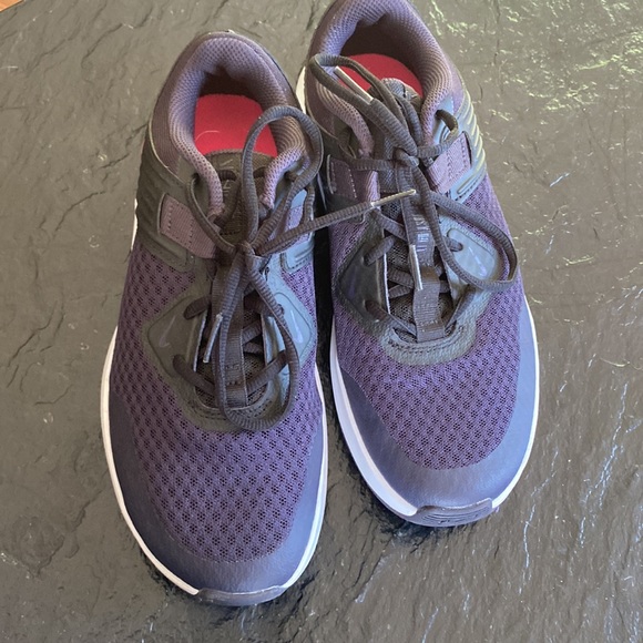 New Nike training shoes size 8 - Picture 2 of 4